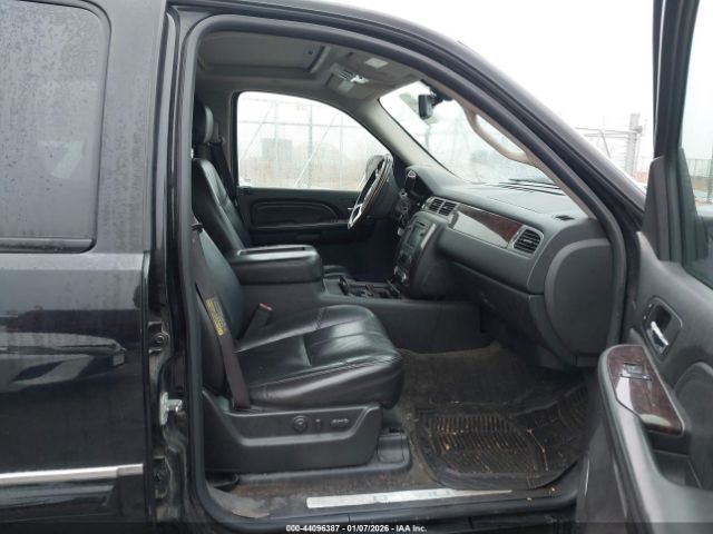 GMC Yukon Denali Image 5