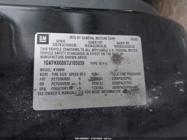 GMC Yukon Denali Image 9