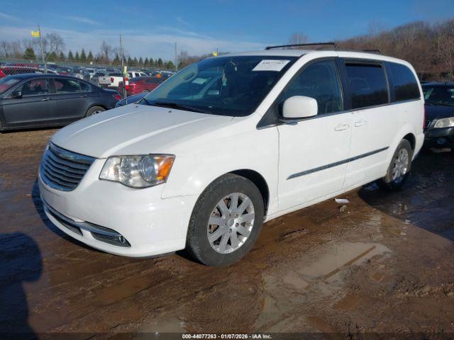 Chrysler Town & Country Touring Image 13