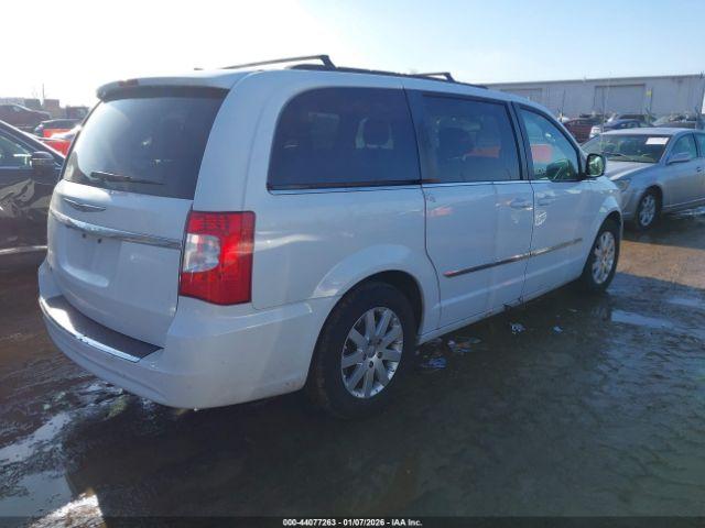 Chrysler Town & Country Touring Image 7