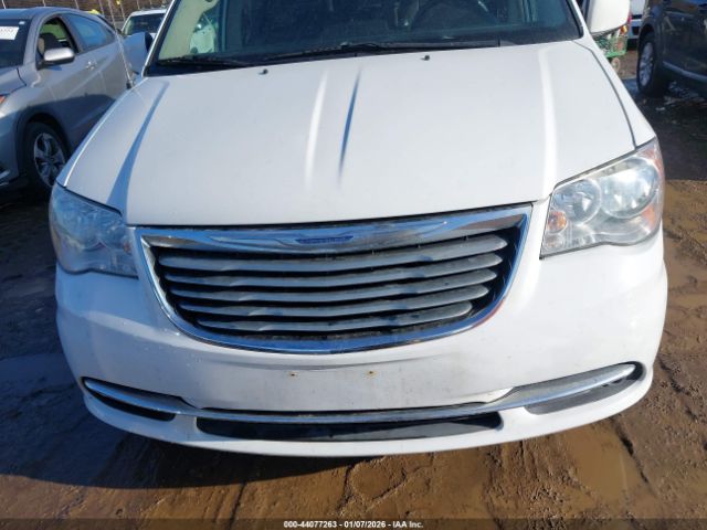 Chrysler Town & Country Touring Image 4