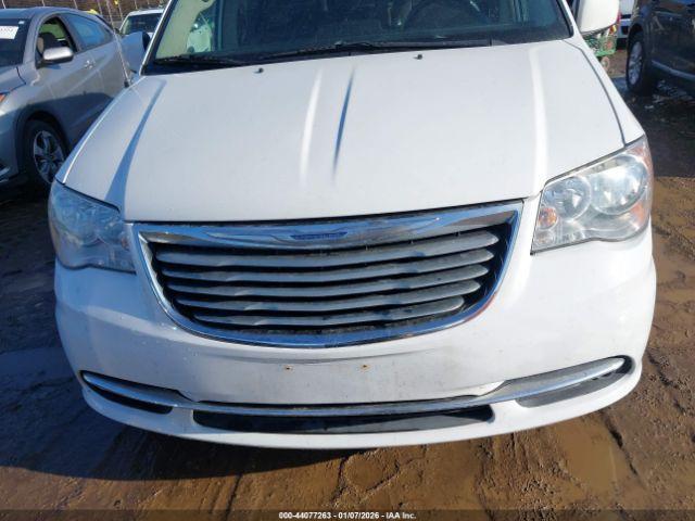 Chrysler Town & Country Touring Image 4