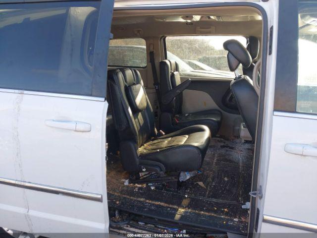 Chrysler Town & Country Touring Image 6