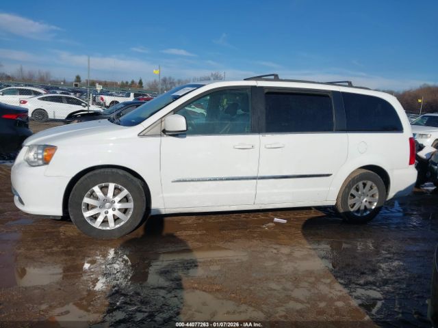 Chrysler Town & Country Touring Image 12